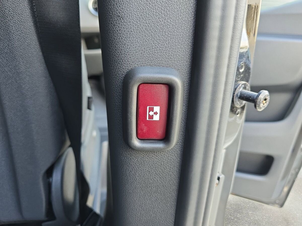 New 2025 Mercedes-Benz Sprinter 2500 image 32