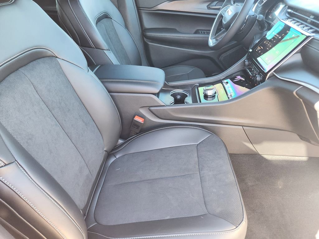 New 2025 Jeep Grand Cherokee L Altitude image 10