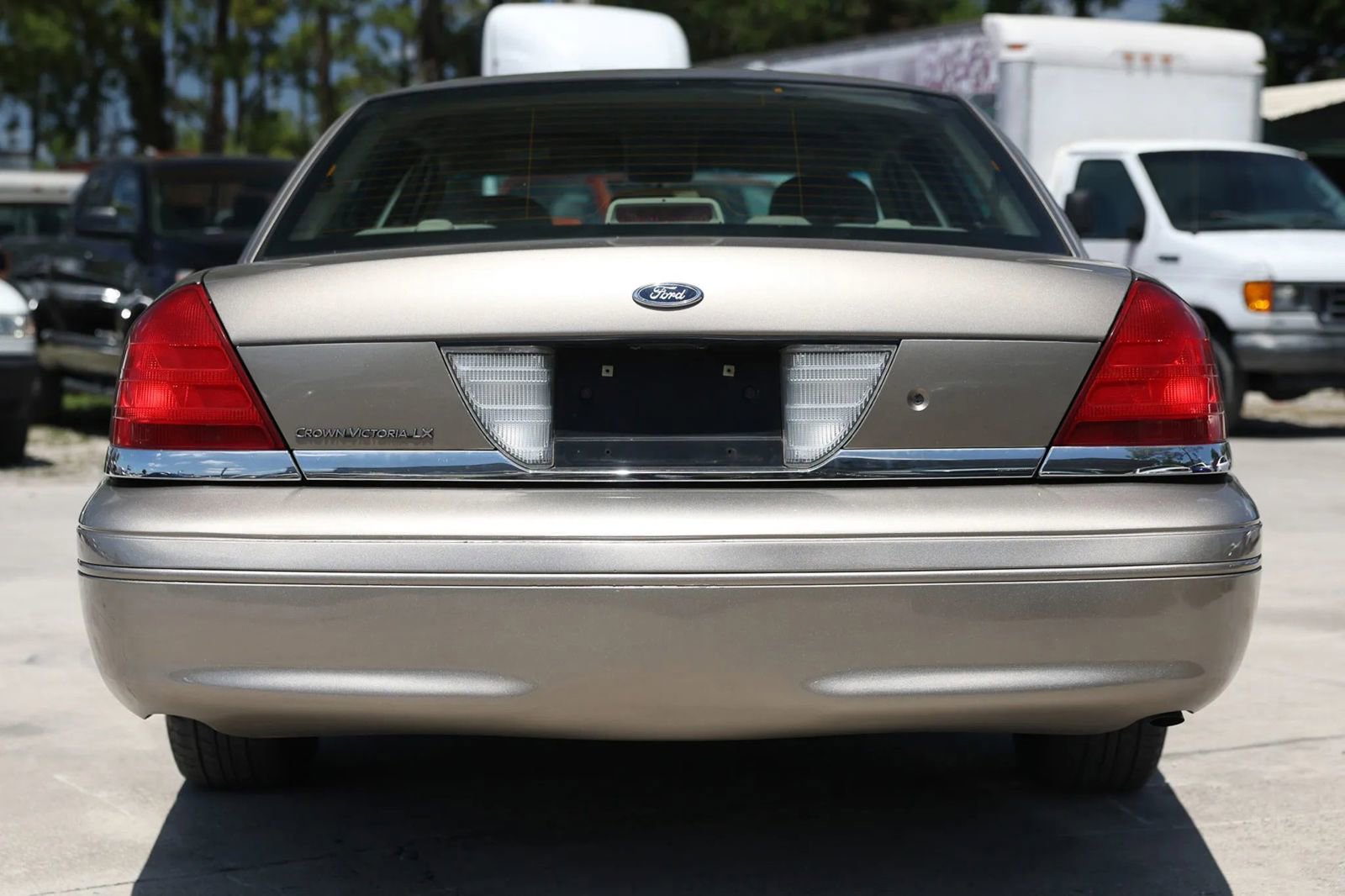 Used 2004 Ford Crown Victoria LX RWD image 5