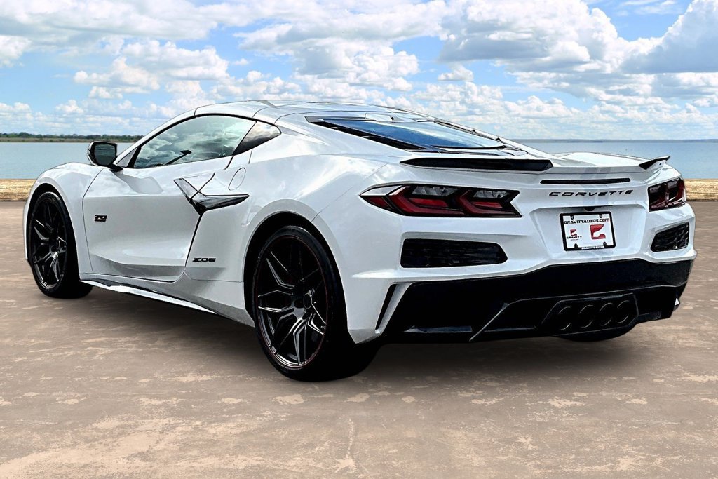 Used 2023 Chevrolet Corvette Z06 RWD image 6