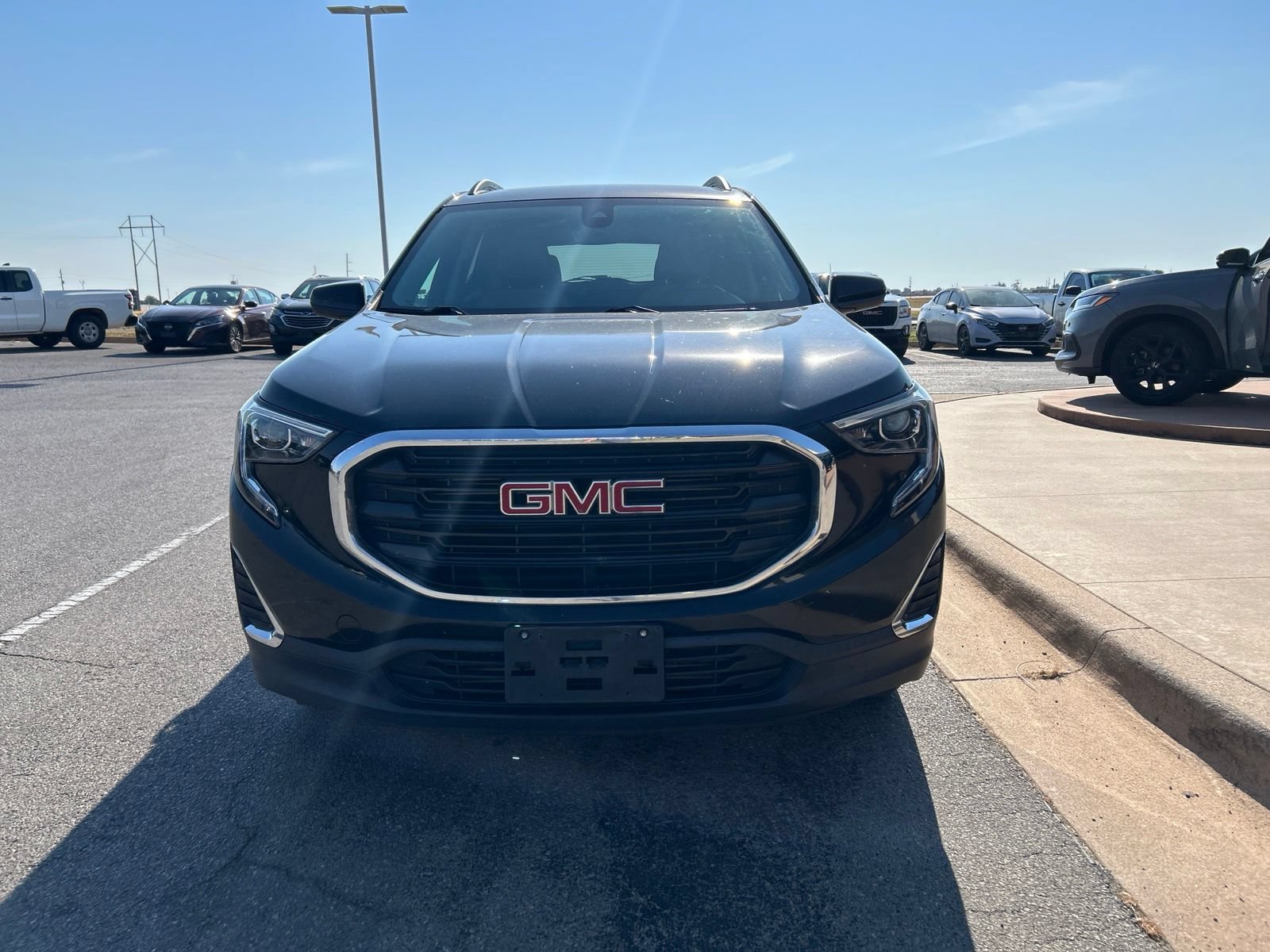 Used 2021 GMC Terrain SLE w/ Driver Convenience Package FWD image 2