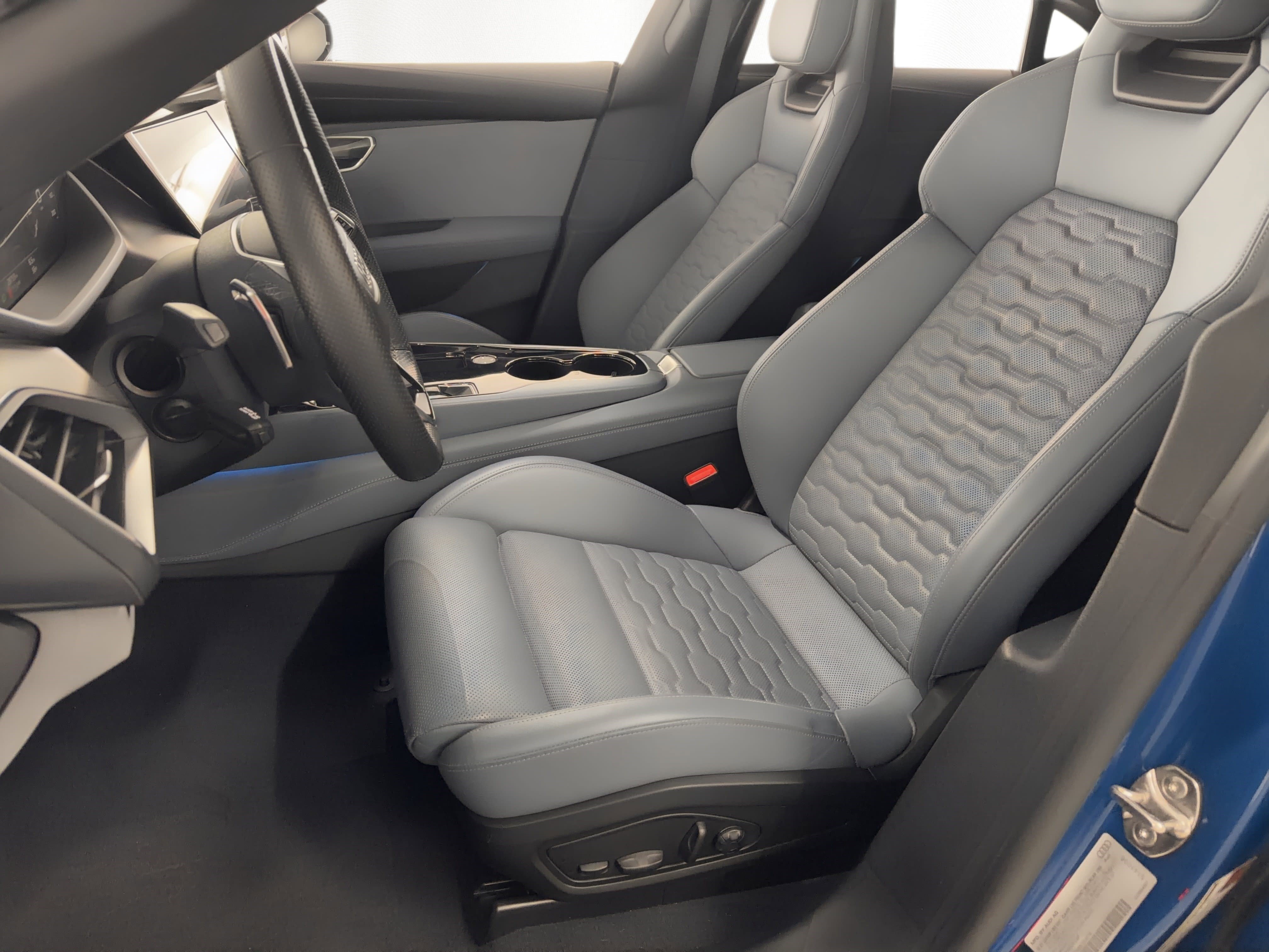 Used 2022 Audi e-tron GT Prestige w/ Prestige Package image 5