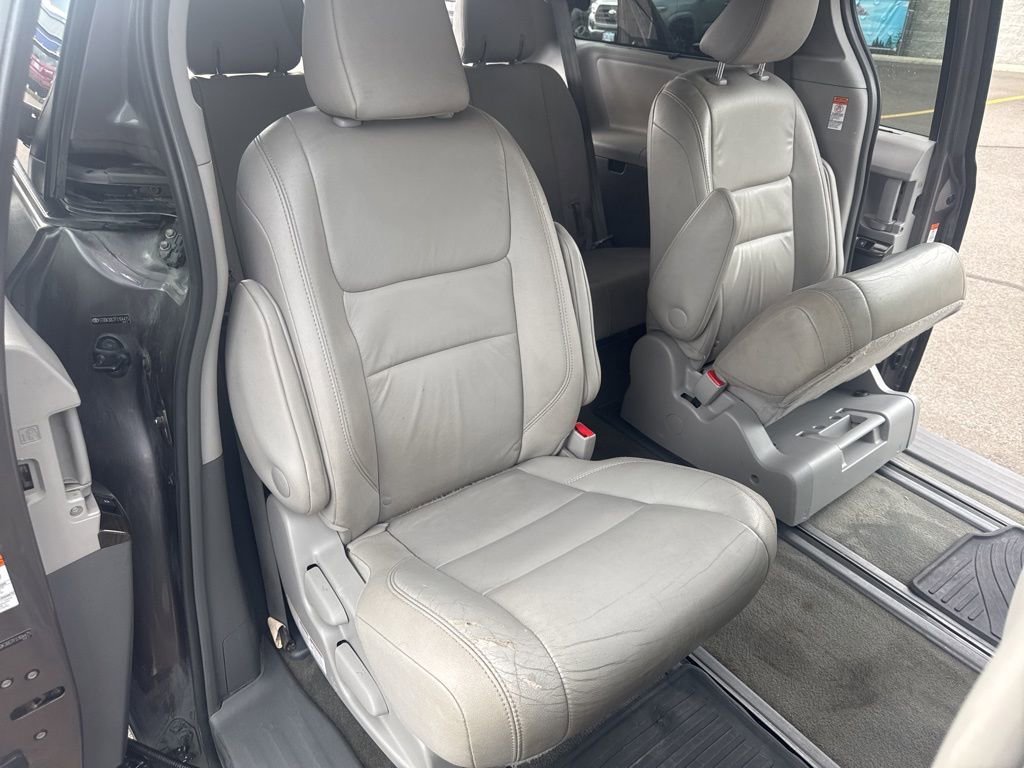 Used 2015 Toyota Sienna XLE w/ XLE Navigation Package AWD/4WD image 16