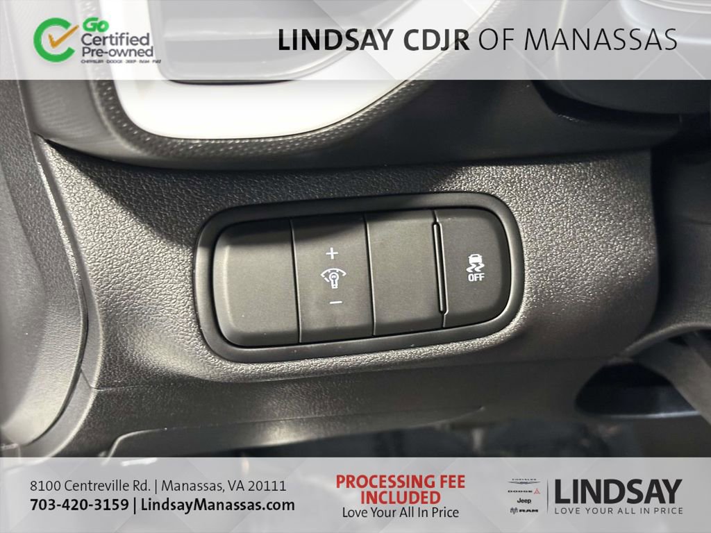 Used 2023 Hyundai Venue Limited image 30