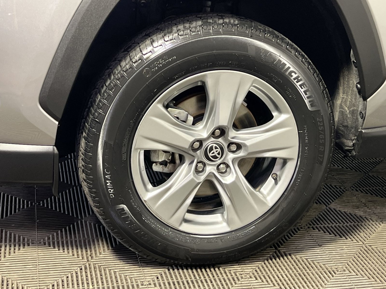Used 2025 Toyota RAV4 XLE AWD/4WD image 12