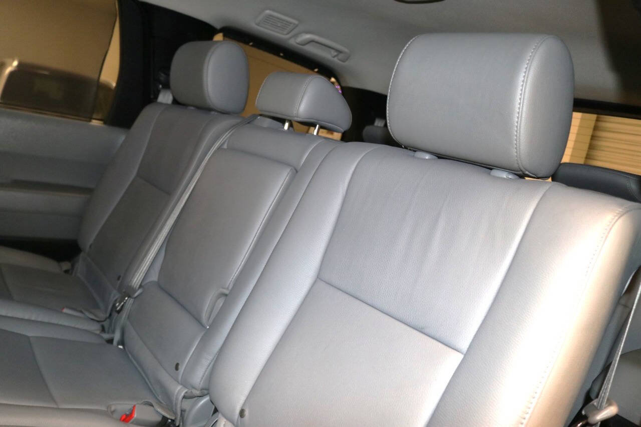 Used 2017 Toyota Sequoia Limited w/ Safety & Convenience Package AWD/4WD image 87