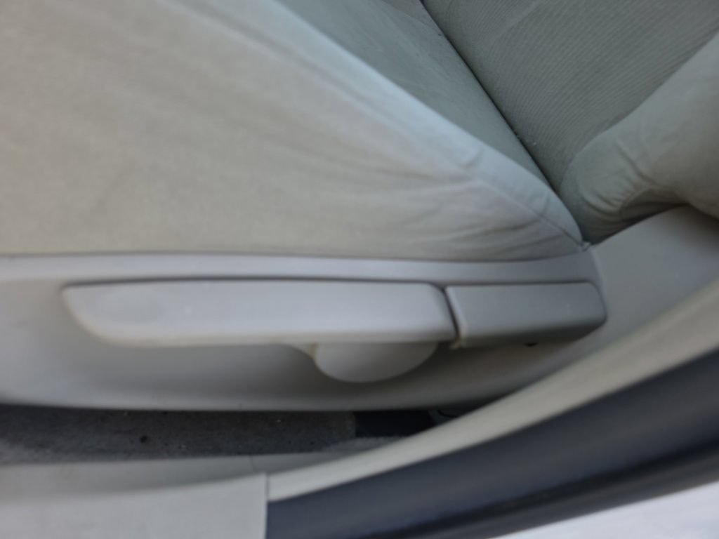 Used 2013 Toyota Corolla LE FWD image 12