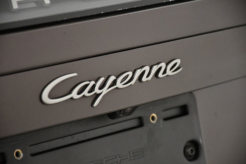 Used 2023 Porsche Cayenne Platinum Edition image 12