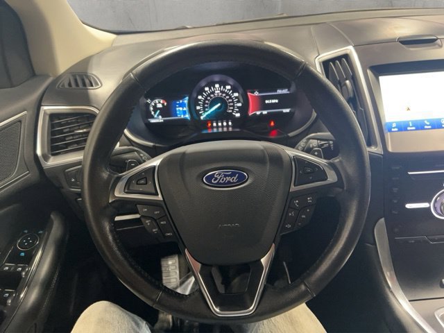 Used 2017 Ford Edge Titanium w/ Technology Package AWD/4WD image 16