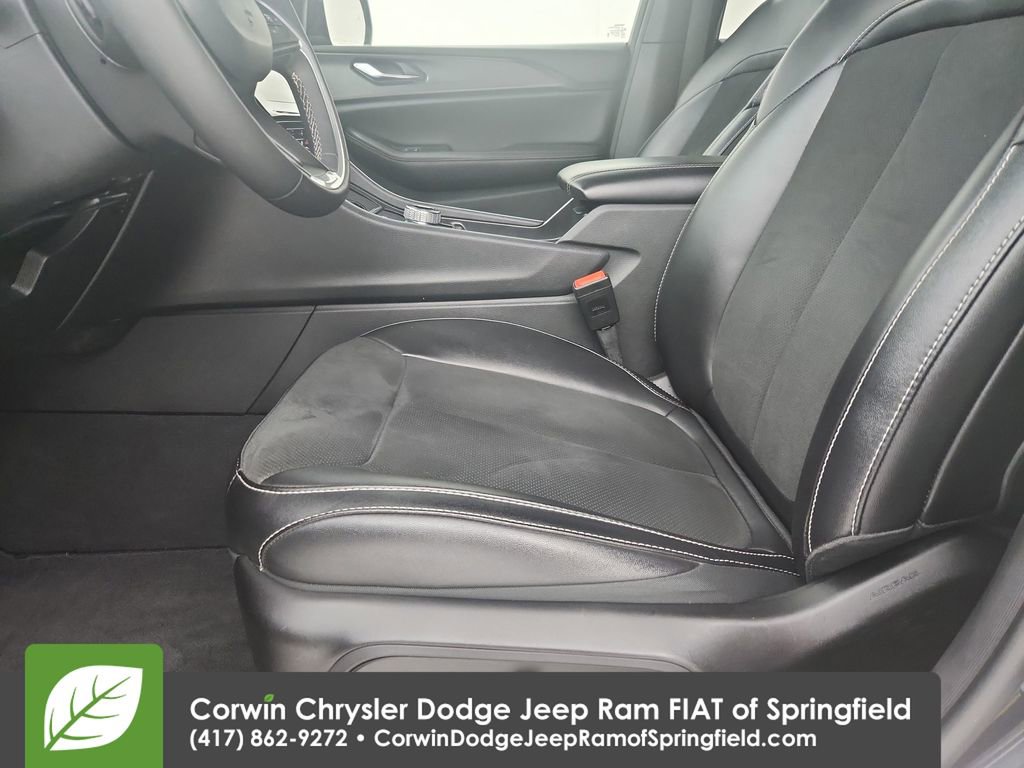 Certified 2024 Jeep Grand Cherokee L Laredo image 4