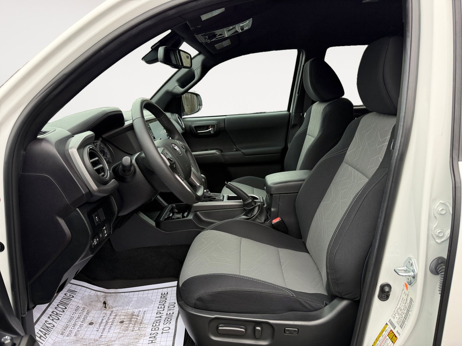 Used 2022 Toyota Tacoma TRD Off-Road image 10