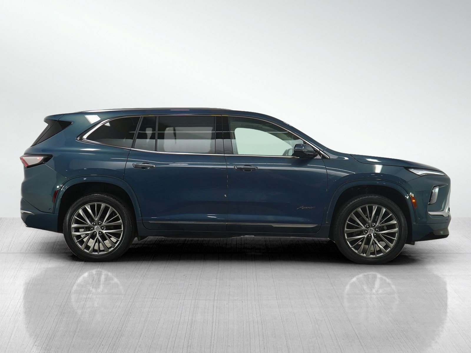 Used 2025 Buick Enclave Avenir w/ Super Cruise Package image 7