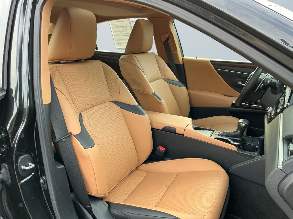 Used 2023 Lexus ES 300h w/ Premium Package FWD image 16