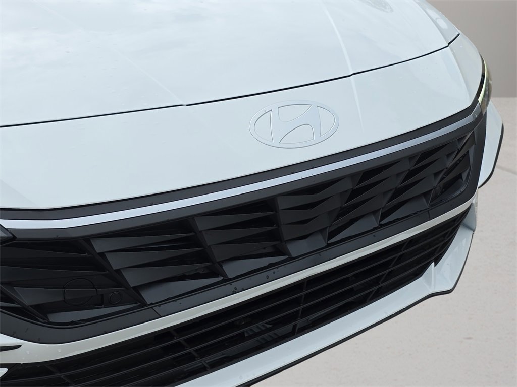 New 2025 Hyundai Elantra SEL image 9