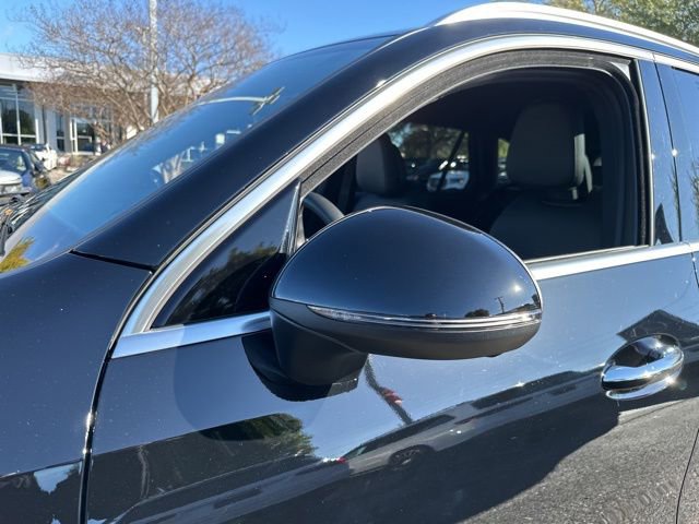 Used 2025 Mercedes-Benz GLC 300 4MATIC image 12