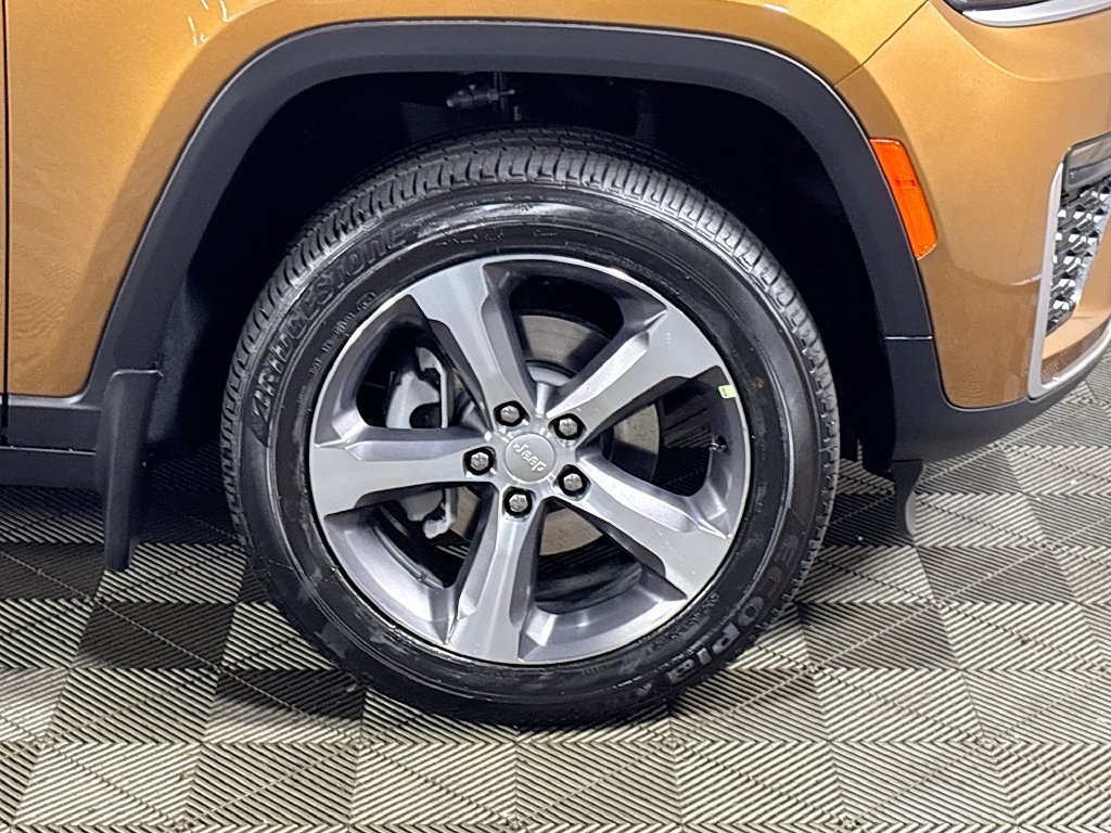 New 2026 Jeep Grand Cherokee Limited w/ MOPAR Finishing Package AWD/4WD image 23