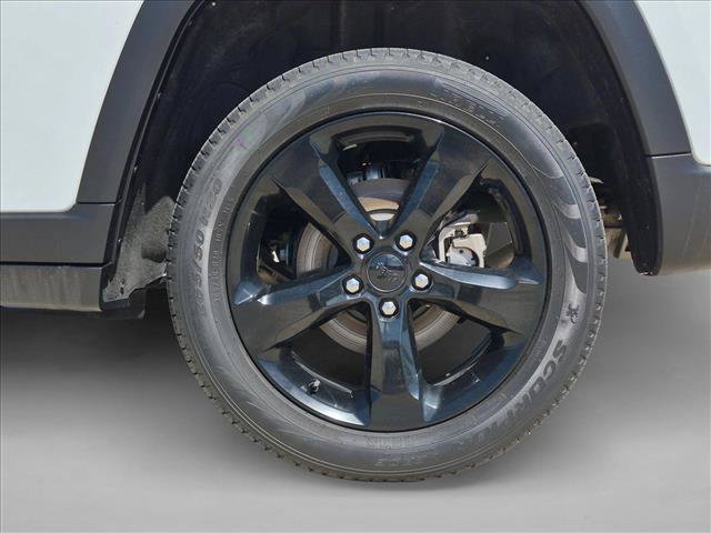 Used 2023 Jeep Grand Cherokee Limited w/ Black Appearance Package AWD/4WD image 24