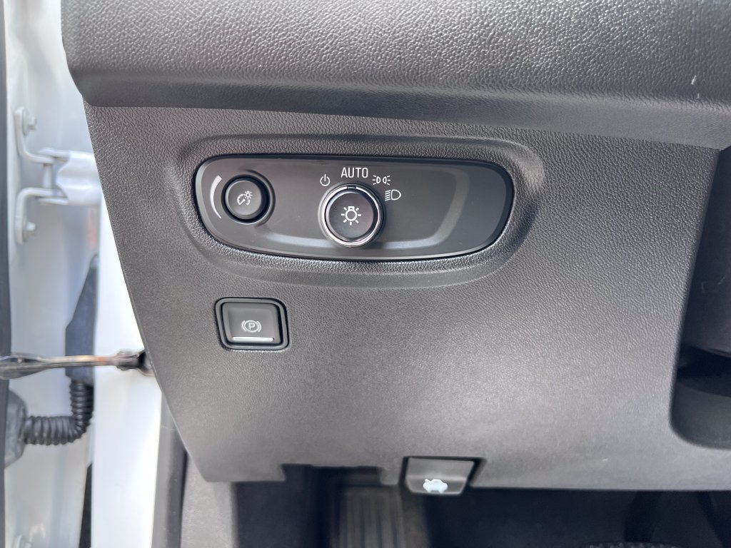 Used 2022 GMC Terrain SLE w/ Elevation Edition FWD image 10