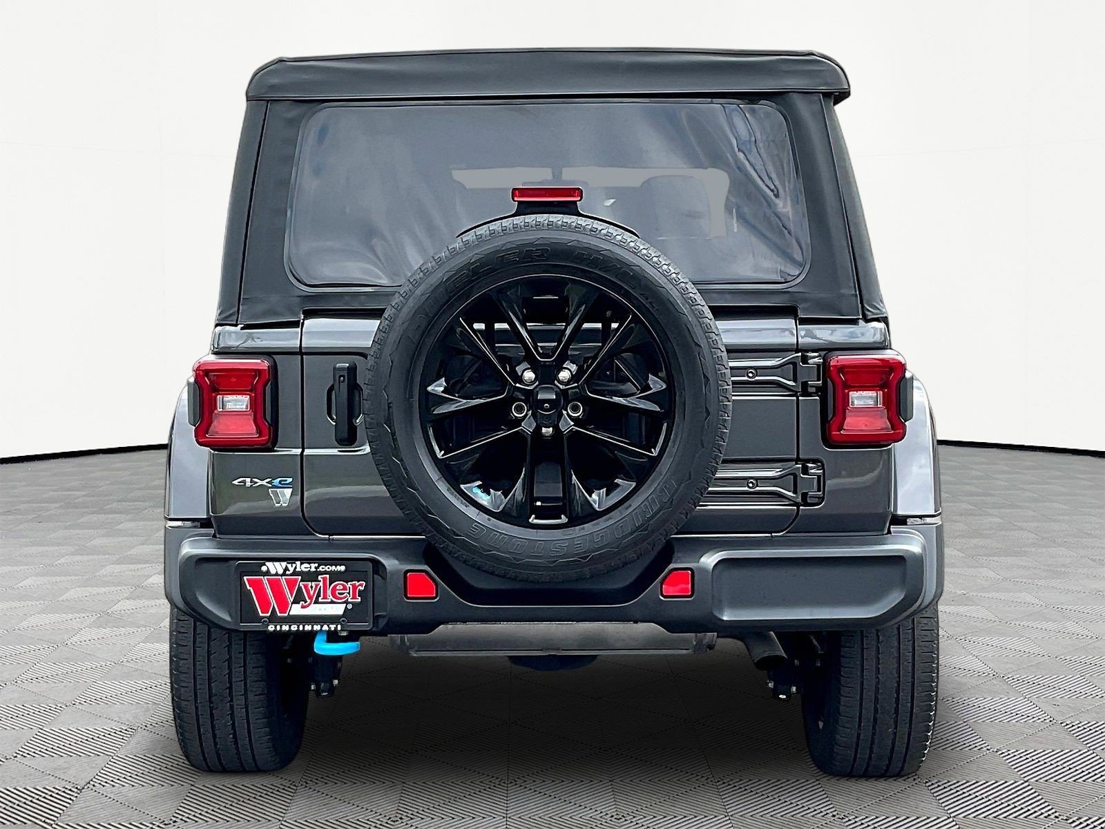 Used 2023 Jeep Wrangler Unlimited Sahara AWD/4WD image 5