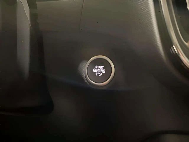 Used 2025 Volvo XC40 B5 Core image 77