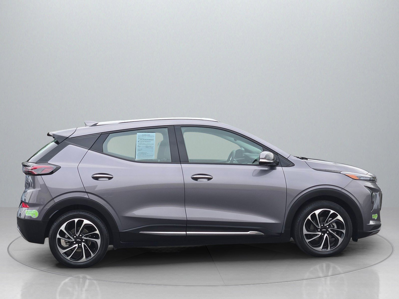 Used 2022 Chevrolet Bolt EUV Premier w/ Sun & Sound Package image 9