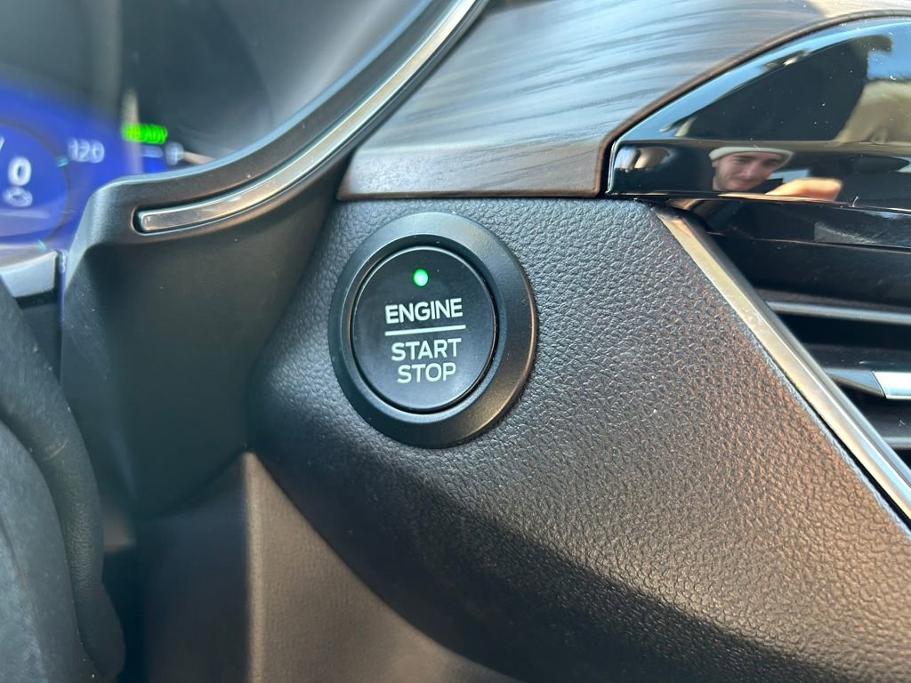 Used 2020 Ford Escape Titanium w/ Titanium Premium Package 2.0 image 17