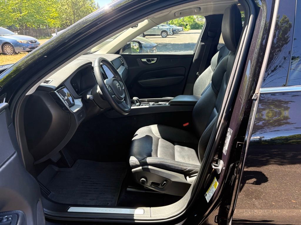 Used 2023 Volvo XC60 B5 Core FWD image 10