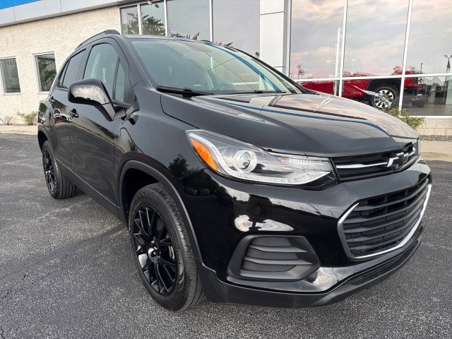 Used 2022 Chevrolet Trax LT w/ Midnight Edition