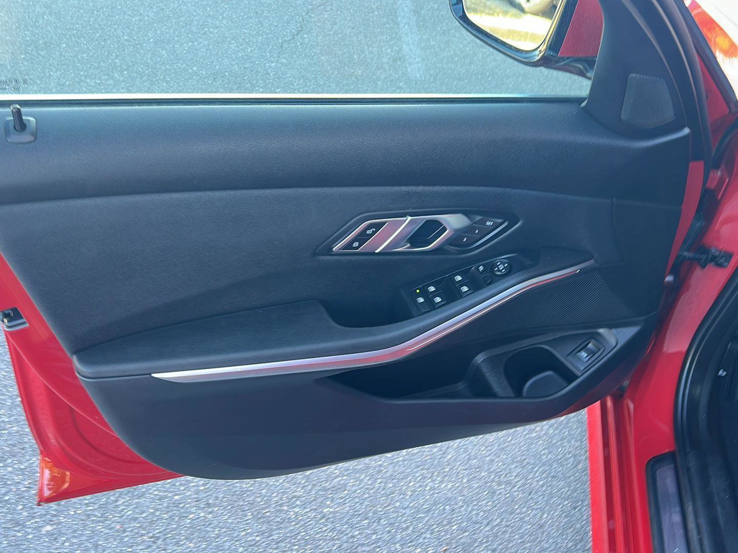 Used 2021 BMW 330i xDrive Sedan w/ Premium Package AWD/4WD image 16