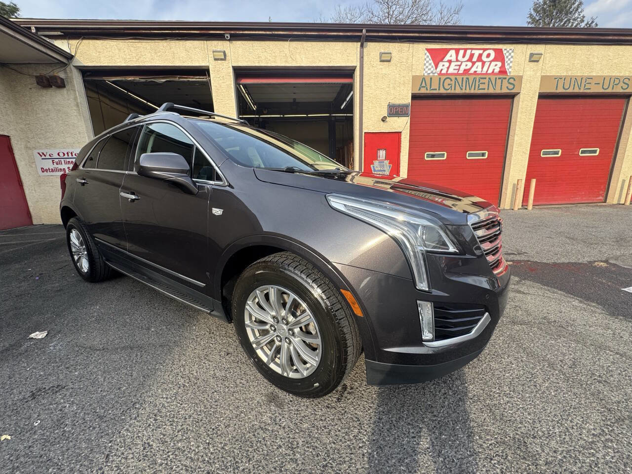 Used 2017 Cadillac XT5 Luxury w/ Driver Awareness Package AWD/4WD image 10