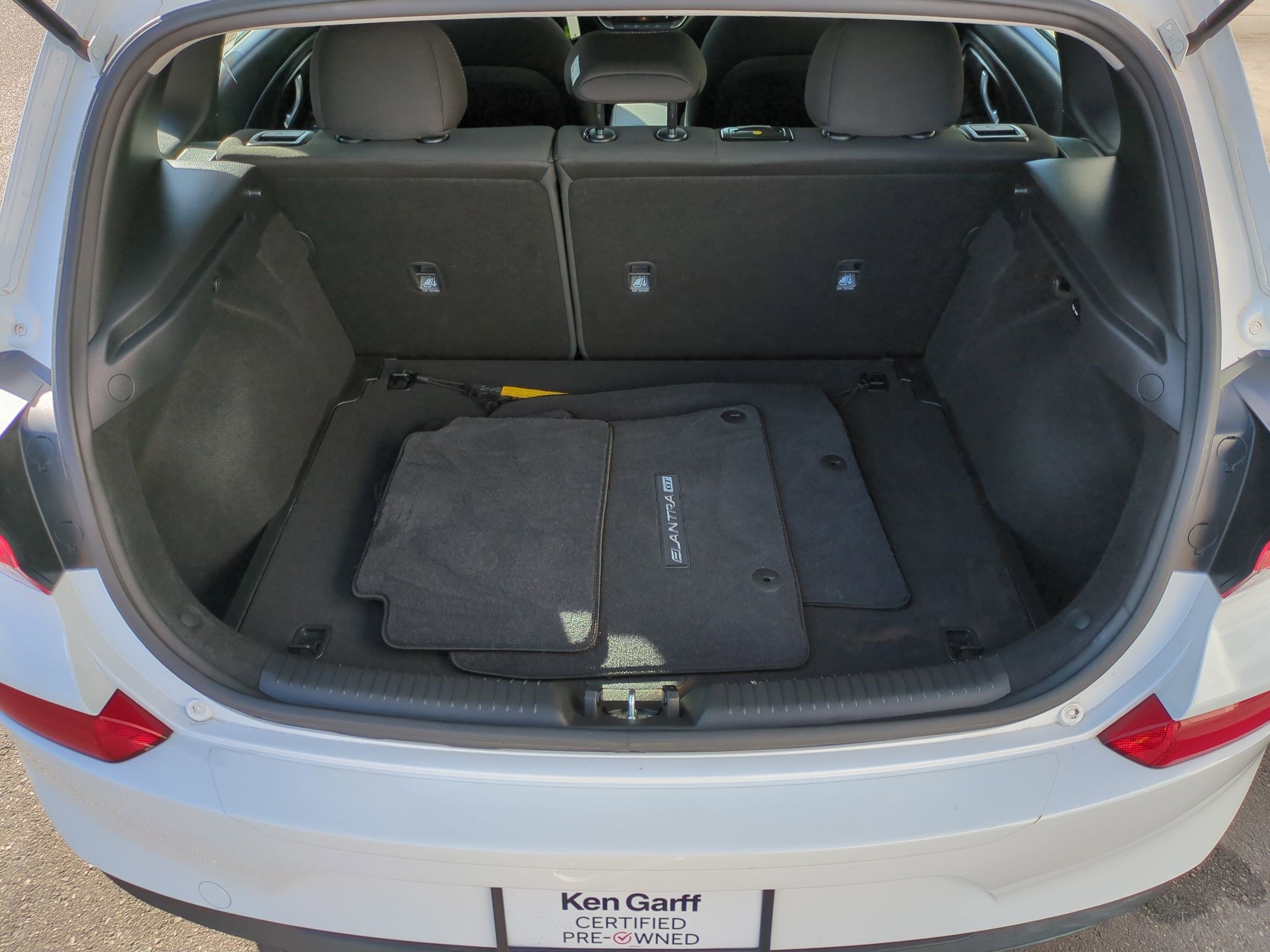 Used 2020 Hyundai Elantra GT image 30