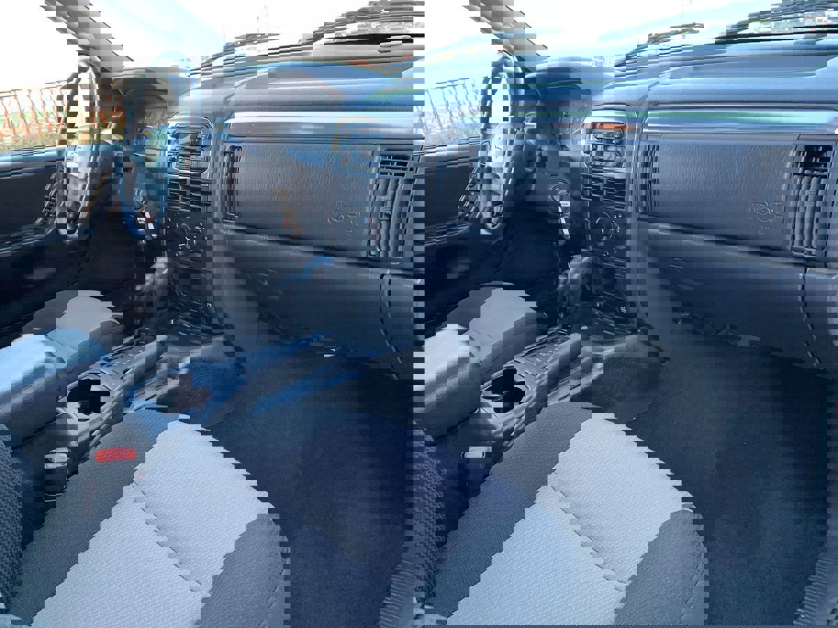 Used 2004 Jeep Grand Cherokee Laredo w/ Trailer Tow Prep Group image 30