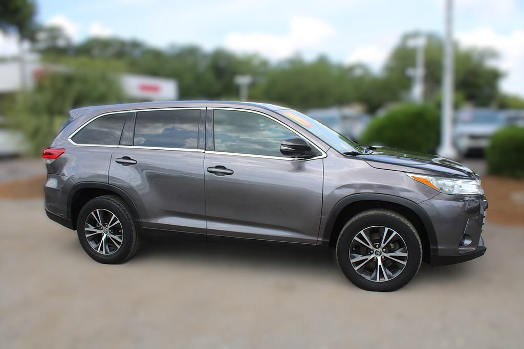 Used 2019 Toyota Highlander LE FWD image 4