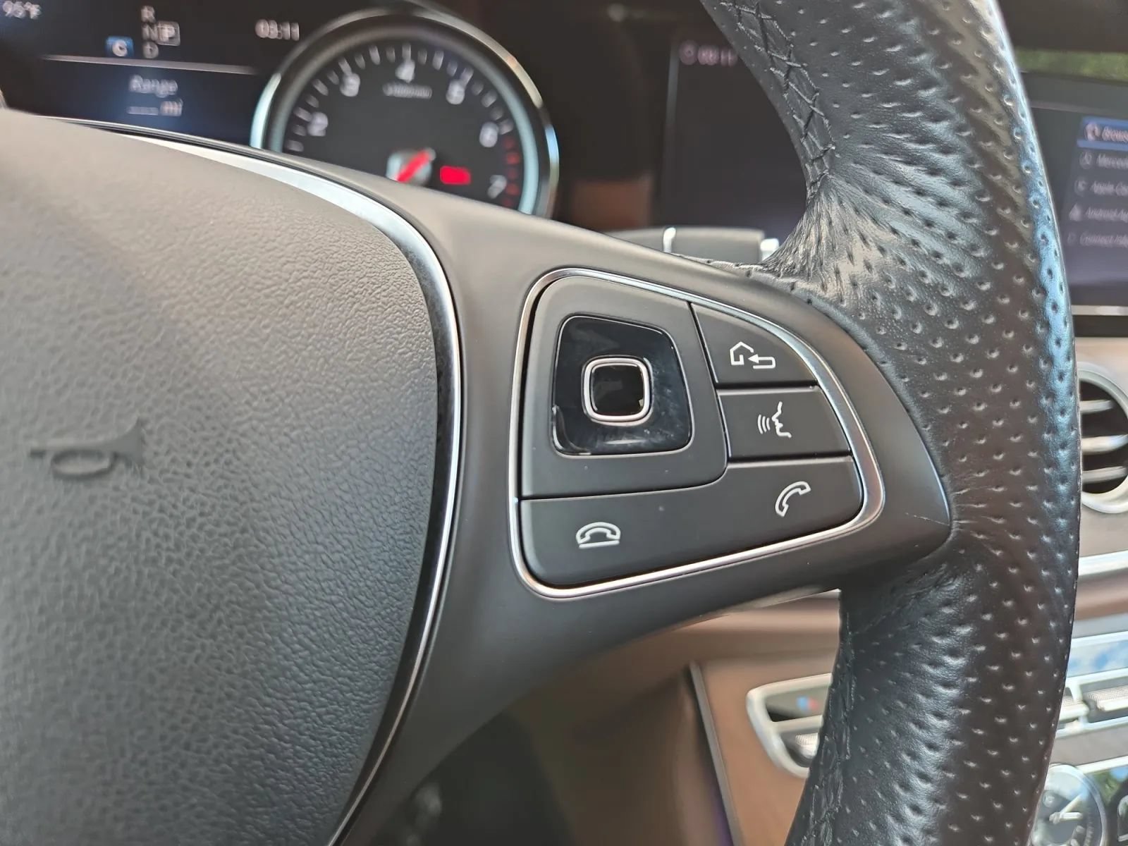 Used 2018 Mercedes-Benz E 300 image 22