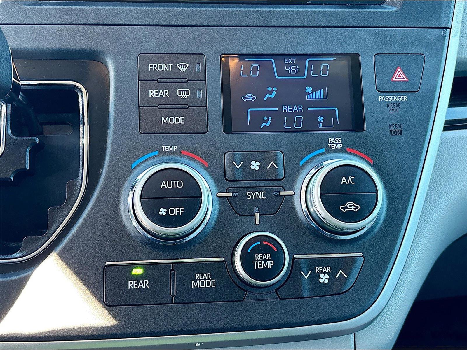 Used 2020 Toyota Sienna XLE image 16