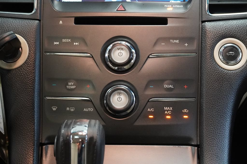 Used 2013 Ford Taurus SEL FWD image 21