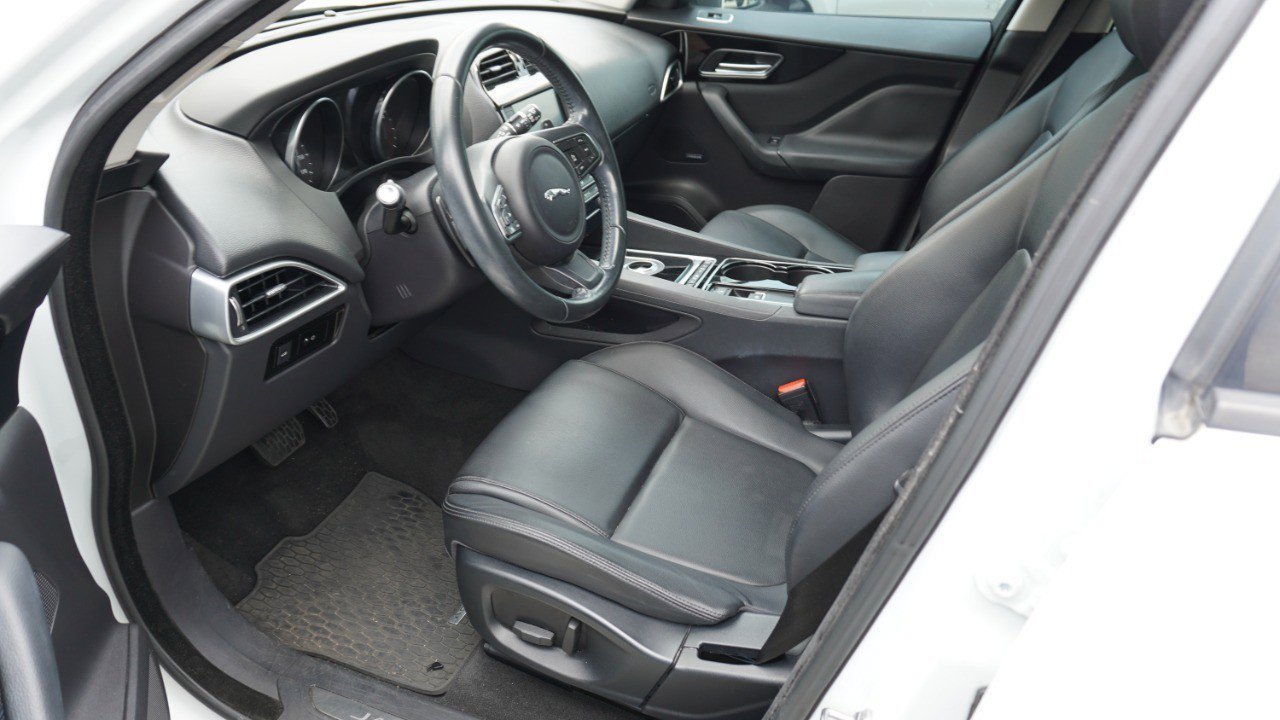 Used 2017 Jaguar F-PACE Premium AWD/4WD image 9