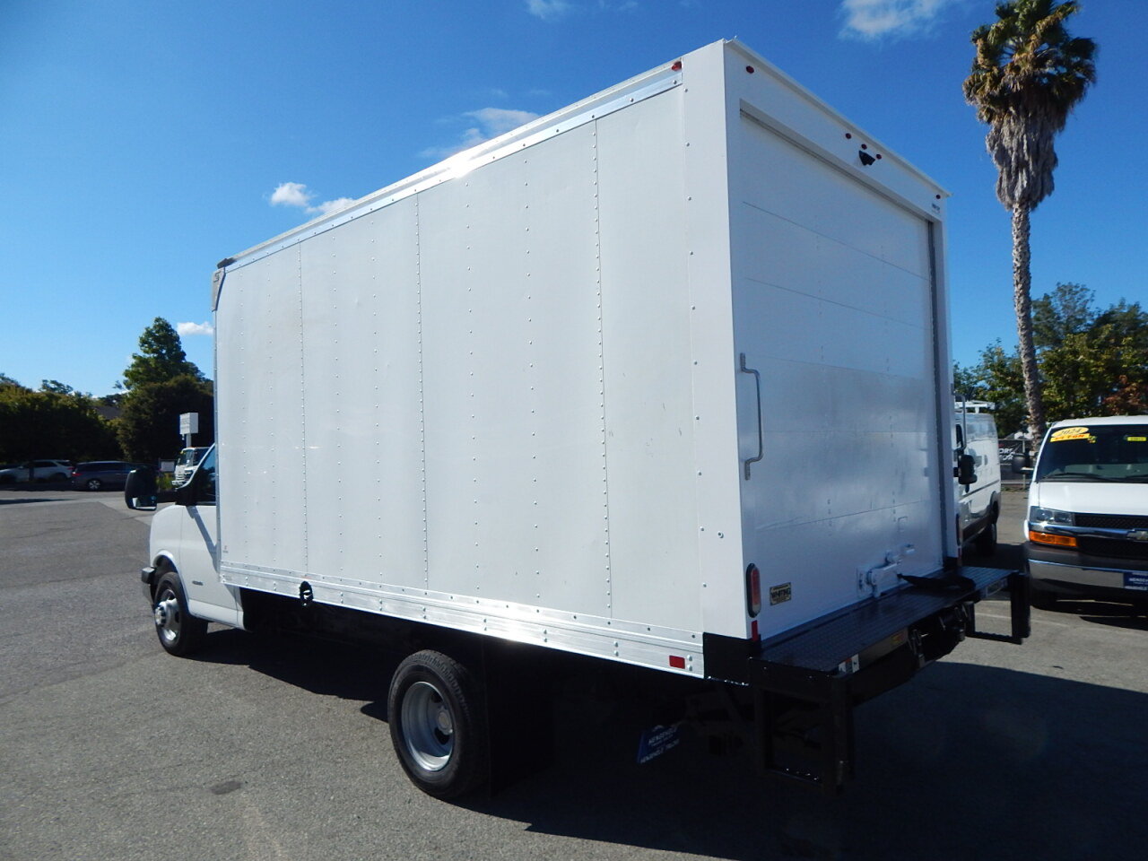 Used 2019 Chevrolet Express 4500 w/ Power Convenience Package RWD image 6