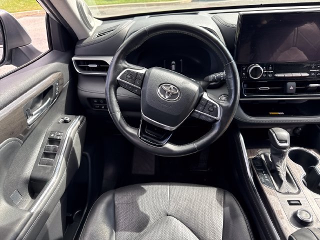 Used 2023 Toyota Highlander Platinum AWD/4WD image 21