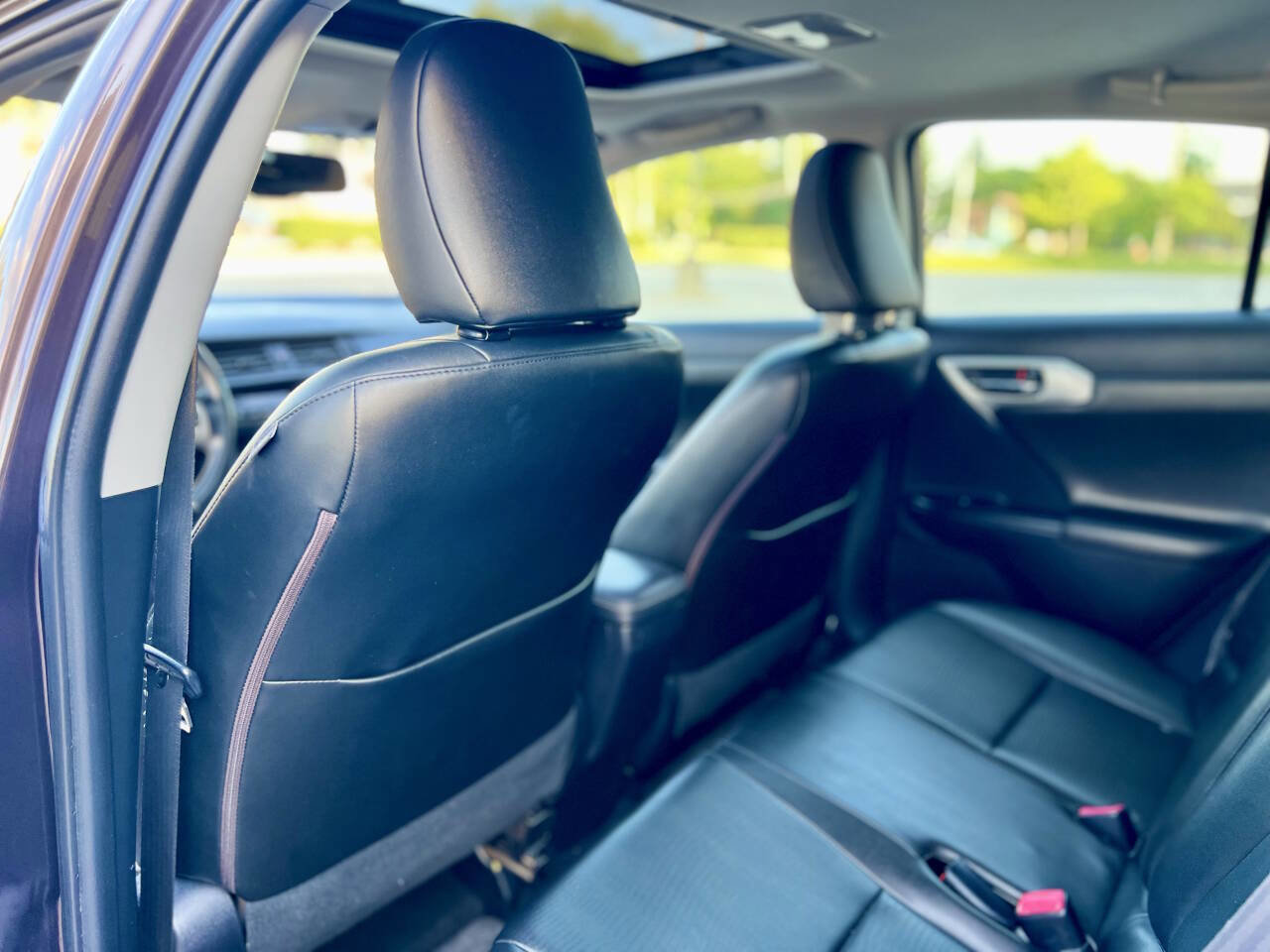 Used 2011 Lexus CT 200h Premium image 13