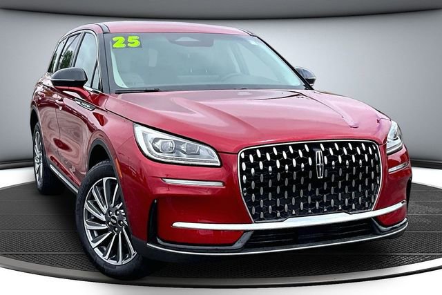 Used 2025 Lincoln Corsair Reserve AWD/4WD image 3