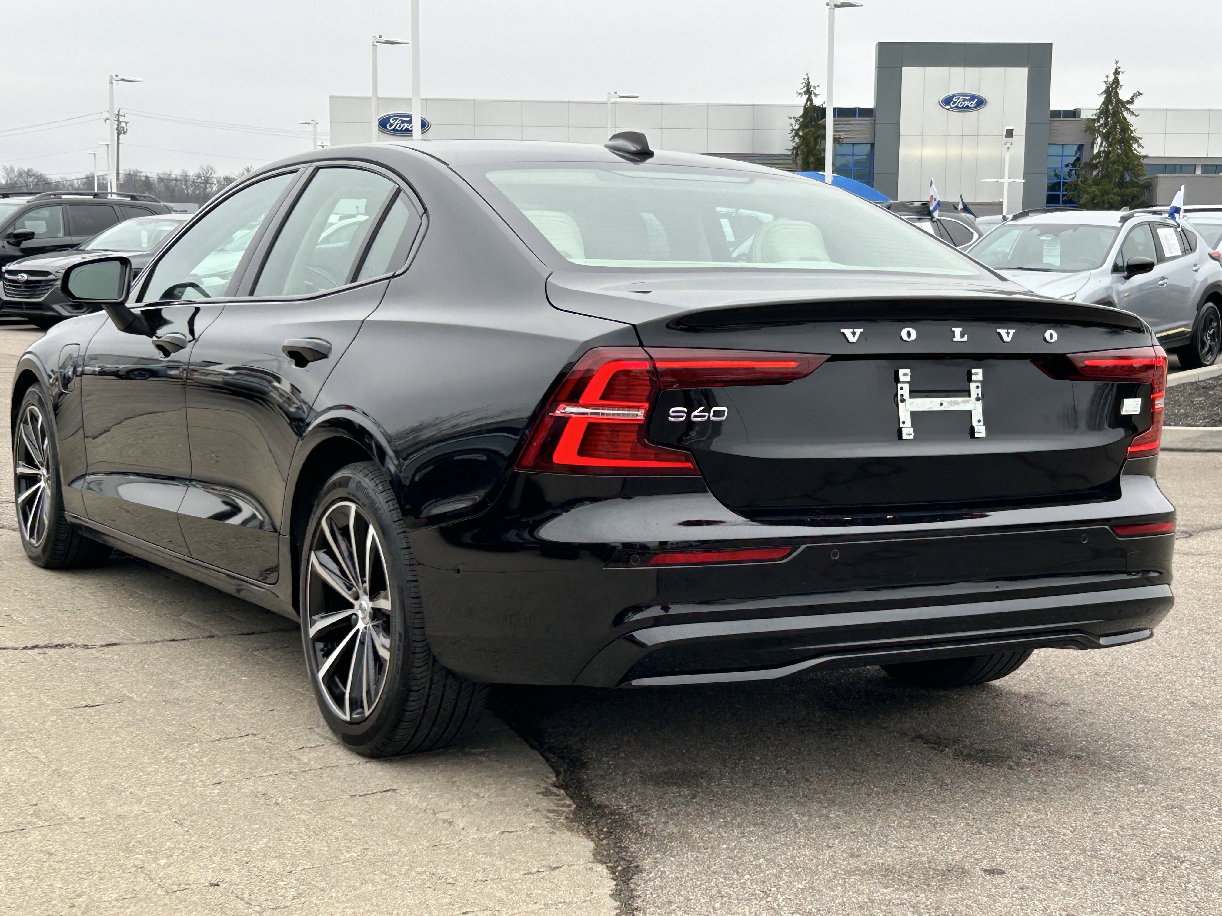 Used 2023 Volvo S60 T8 Plus image 5