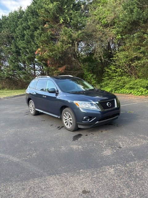 Used 2013 Nissan Pathfinder SV image 3