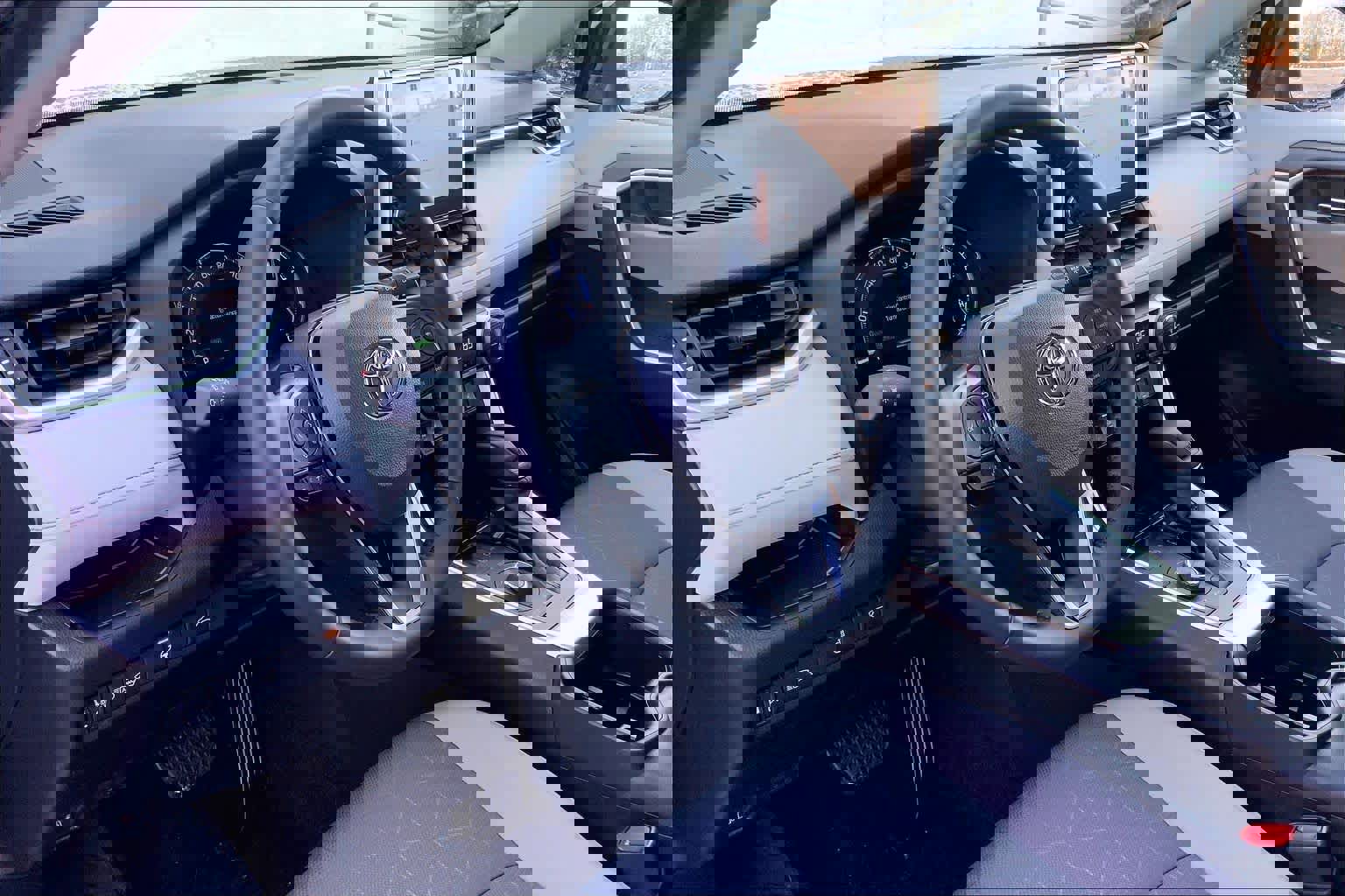 Used 2025 Toyota RAV4 XLE image 17