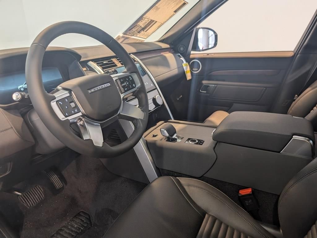 New 2026 Land Rover Discovery S image 11