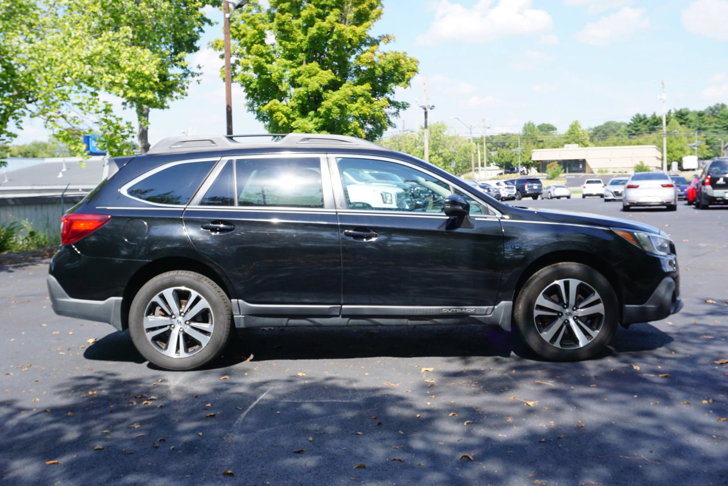 Used 2018 Subaru Outback 2.5i Limited AWD/4WD image 4