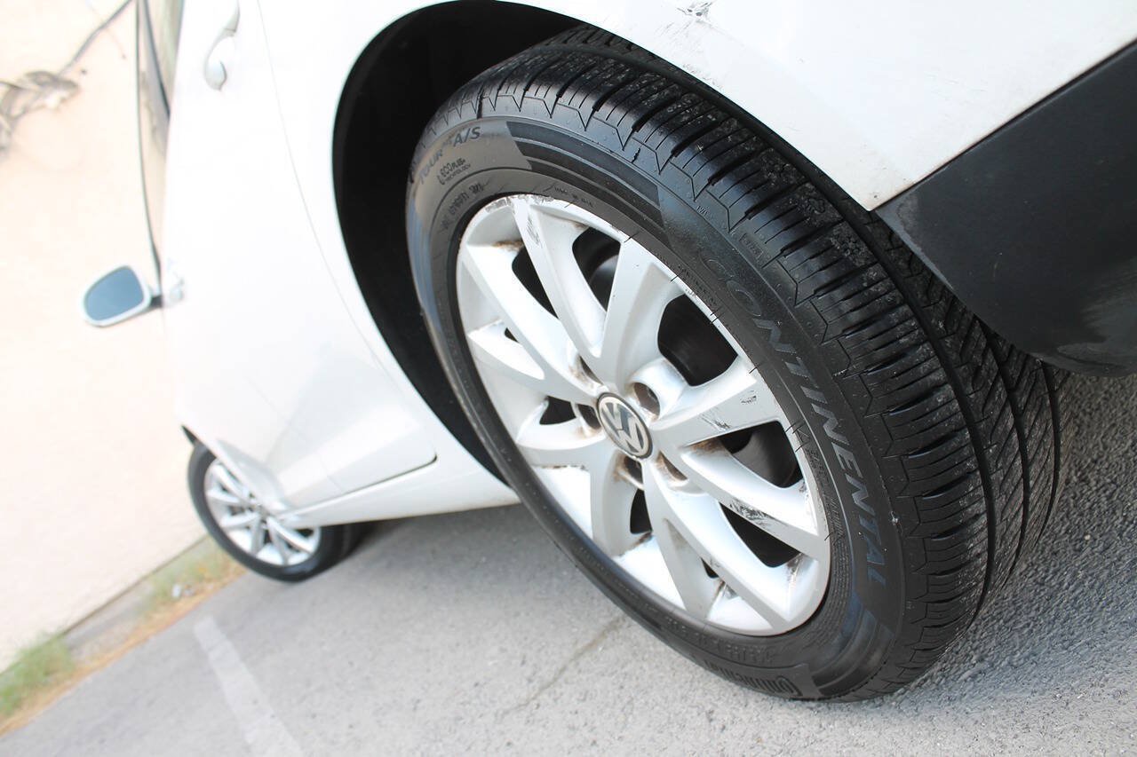 Used 2010 Volkswagen Jetta Limited Edition FWD image 11
