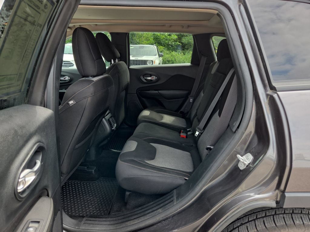 Used 2014 Jeep Cherokee Latitude w/ Comfort/Convenience Group AWD/4WD image 16