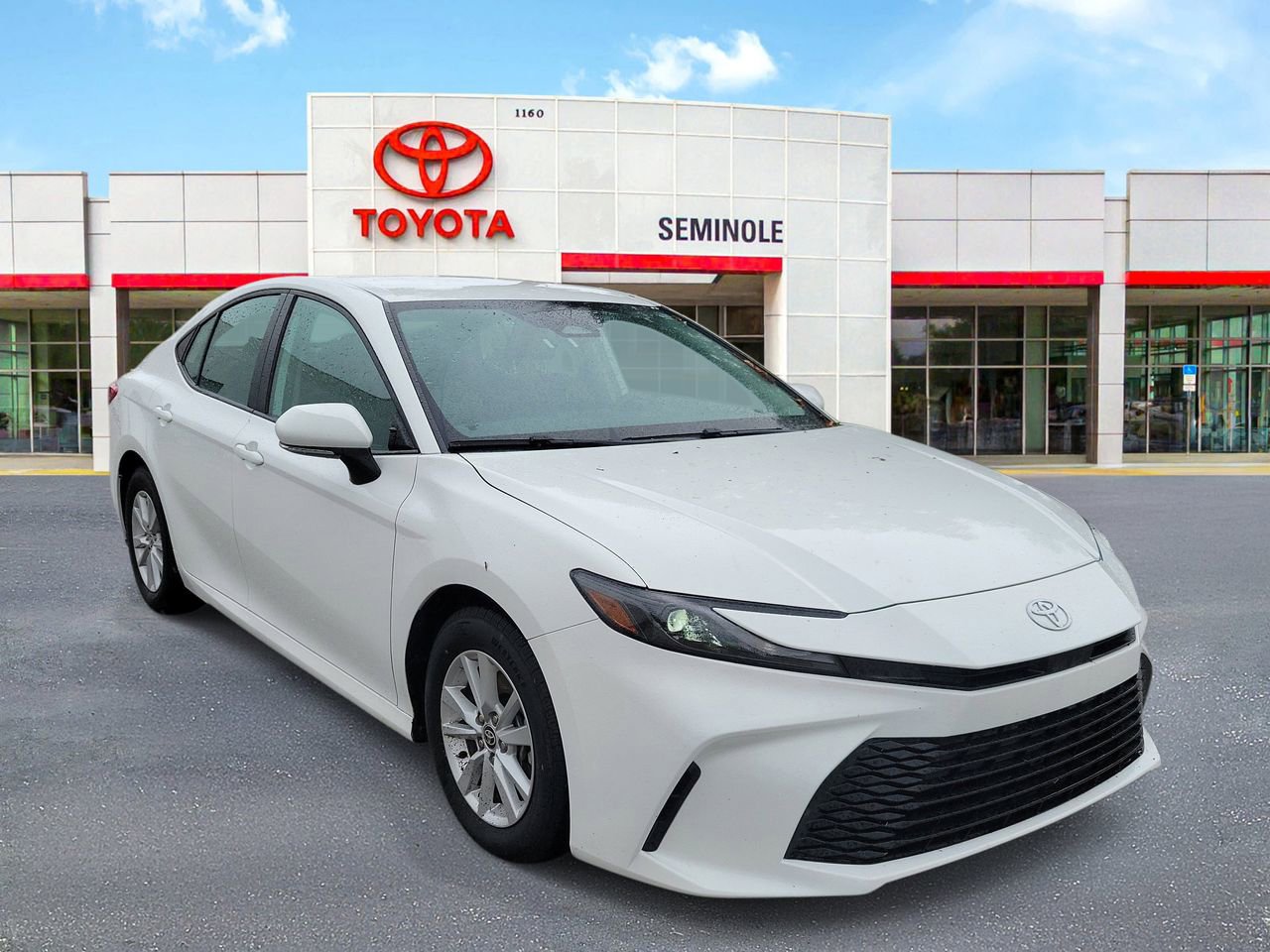 Used 2025 Toyota Camry LE image 2