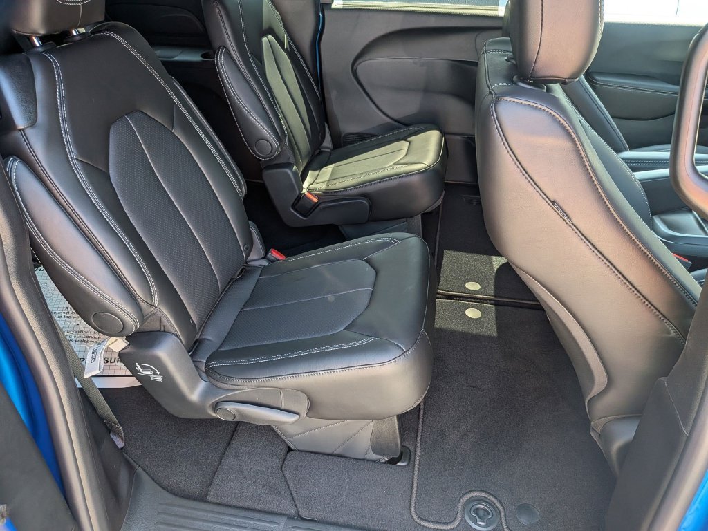 New 2027 Chrysler Pacifica Select FWD image 30